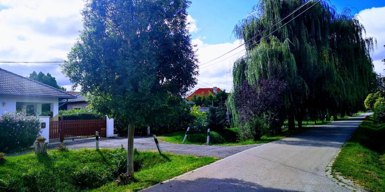 Arvalanyhaj Home Apartman Herceghalom Bagian luar foto